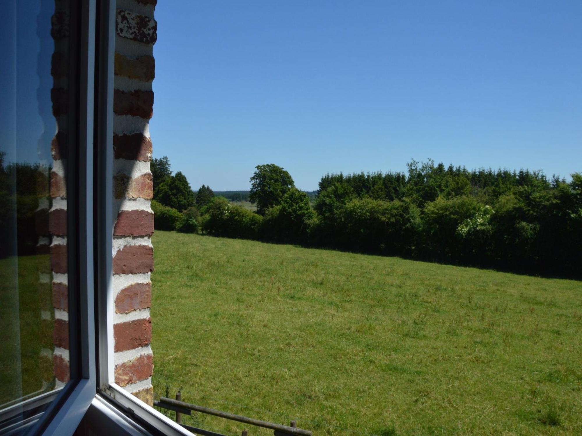 Picture Perfect Holiday Home In Sourbrodt With Garden Bbq エクステリア 写真