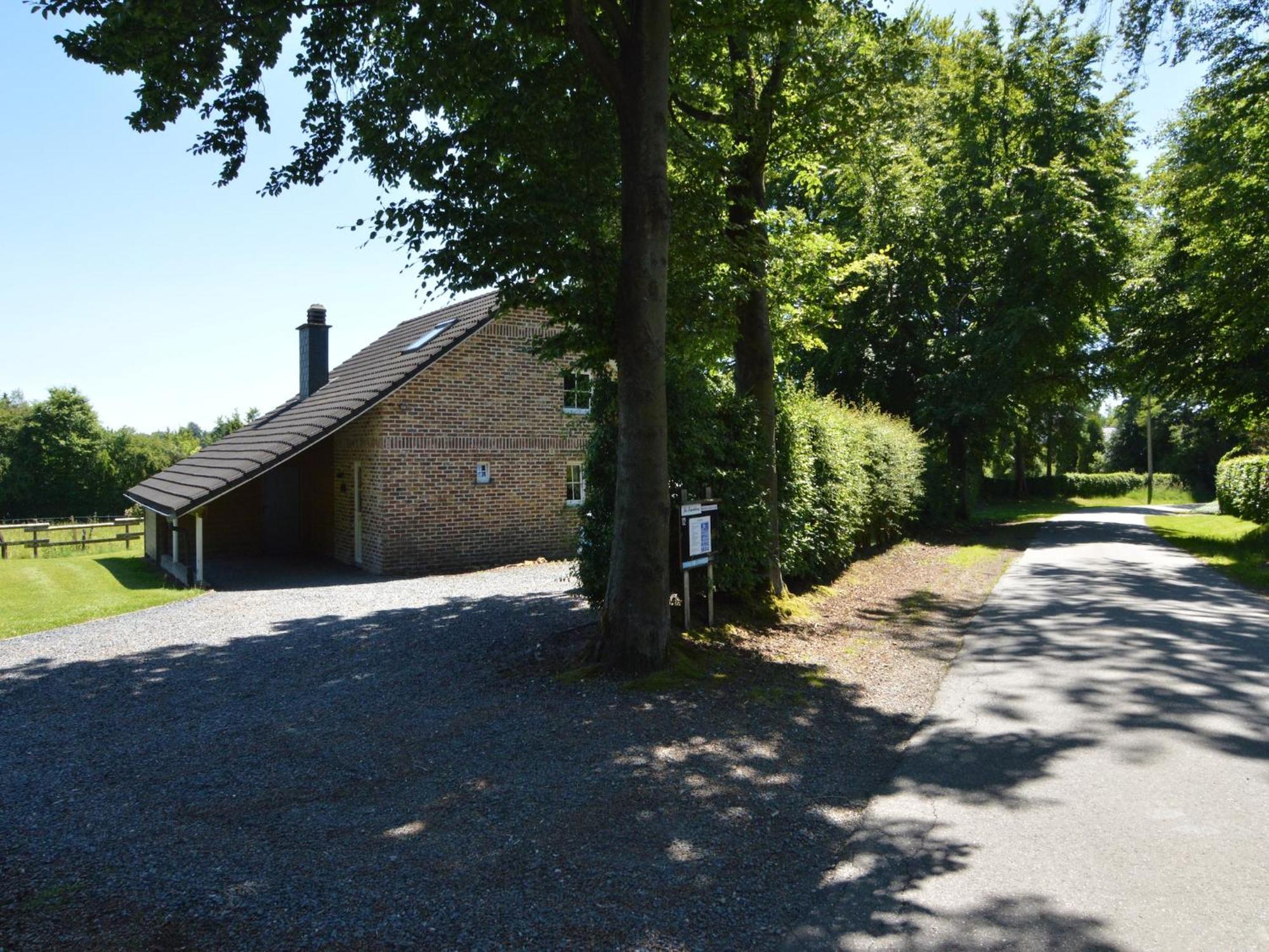 Picture Perfect Holiday Home In Sourbrodt With Garden Bbq エクステリア 写真